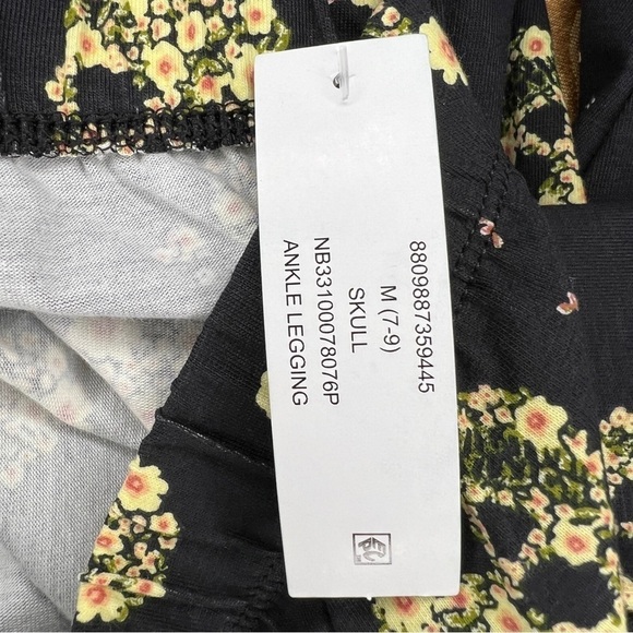 NEW BLACK FLORAL SKULL PRINT MEDIUM ANKLE LEGGINGS NO BOUNDARIES  STRETCH - Picture 11 of 11